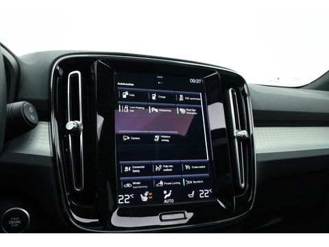 Volvo XC40 1.5 T5 Plug-in hybrid Plus Dark | Pano-dak | Trekhaak | ACC | H&K Audio |  Stoel + stuurverw. | Camera |  Elek. stoelen |