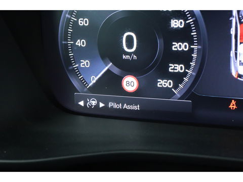 Volvo XC40 1.5 T5 Plug-in hybrid Plus Dark | Pano-dak | Trekhaak | ACC | H&K Audio |  Stoel + stuurverw. | Camera |  Elek. stoelen |