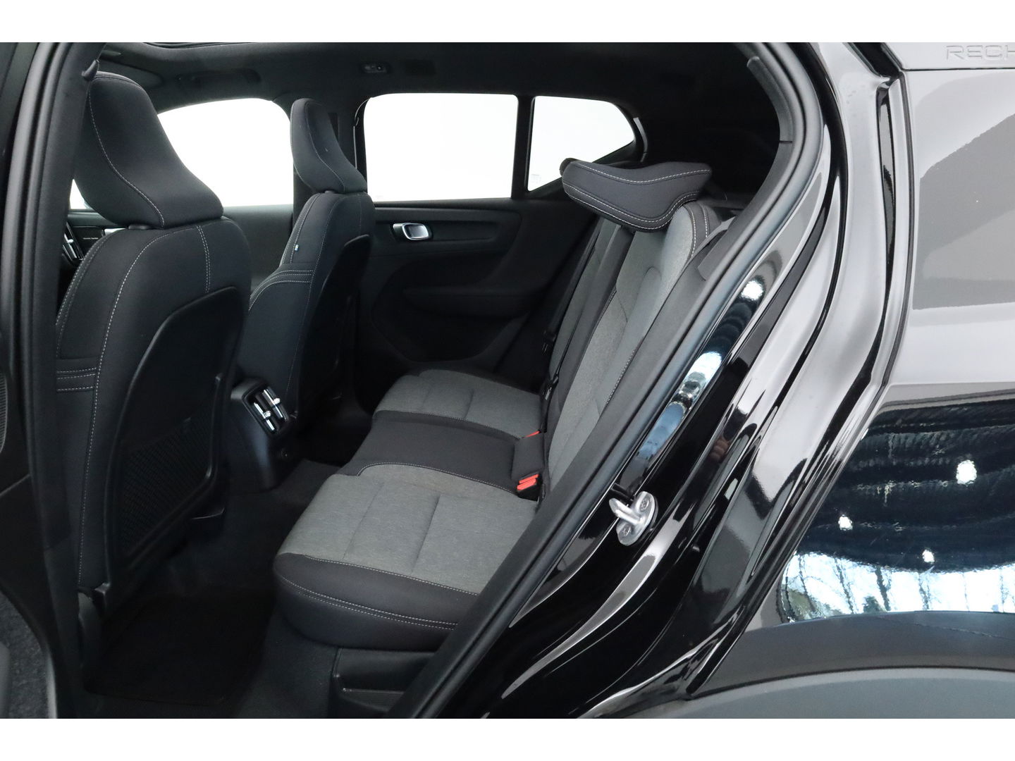 Volvo XC40 1.5 T5 Plug-in hybrid Plus Dark | Pano-dak | Trekhaak | ACC | H&K Audio |  Stoel + stuurverw. | Camera |  Elek. stoelen |