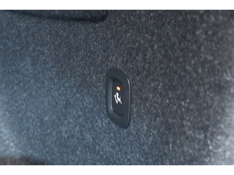 Volvo XC40 1.5 T5 Plug-in hybrid Plus Dark | Pano-dak | Trekhaak | ACC | H&K Audio |  Stoel + stuurverw. | Camera |  Elek. stoelen |