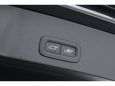 Volvo XC40 1.5 T5 Plug-in hybrid Plus Dark | Pano-dak | Trekhaak | ACC | H&K Audio |  Stoel + stuurverw. | Camera |  Elek. stoelen |