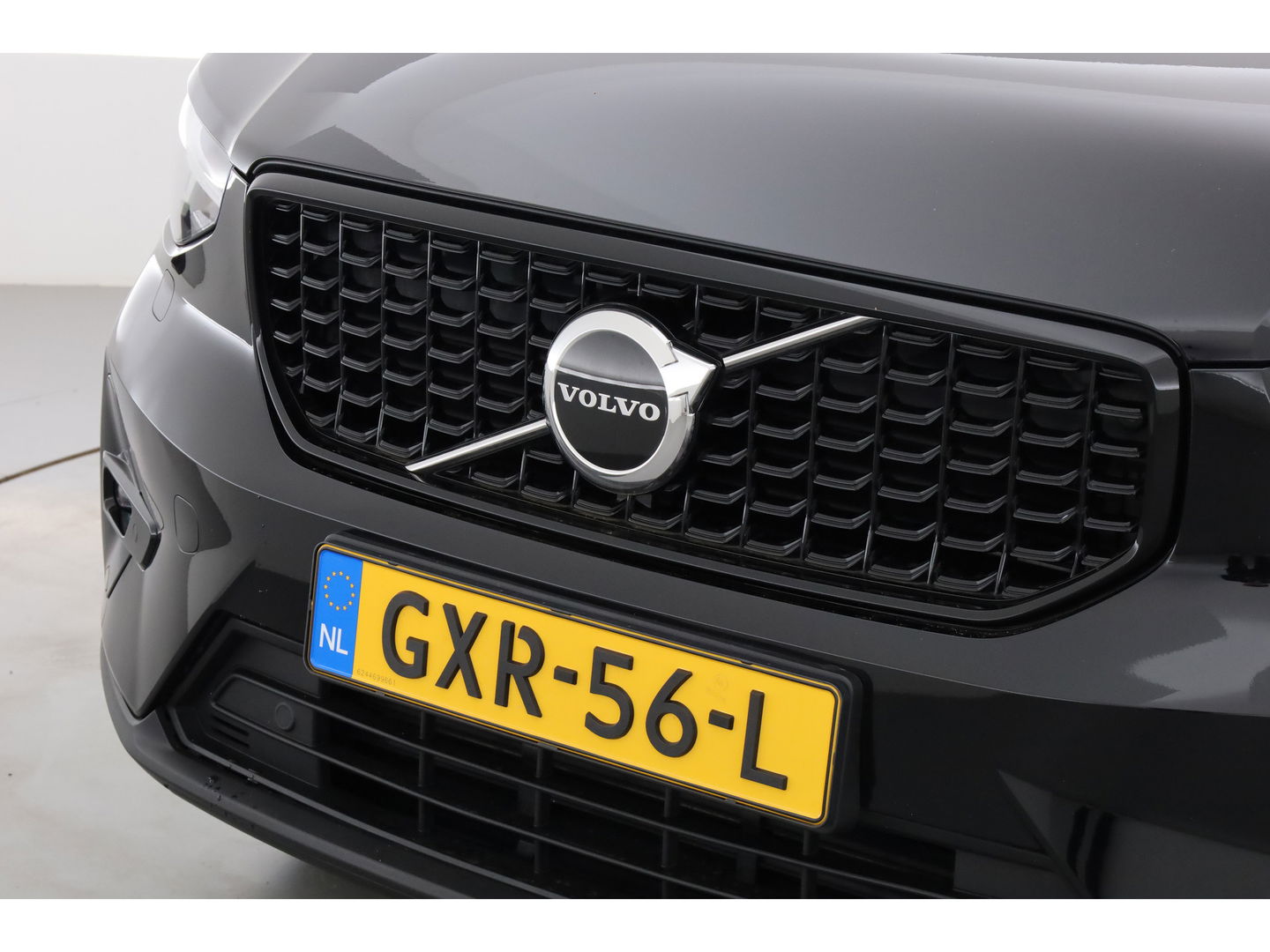 Volvo XC40 1.5 T5 Plug-in hybrid Plus Dark | Pano-dak | Trekhaak | ACC | H&K Audio |  Stoel + stuurverw. | Camera |  Elek. stoelen |