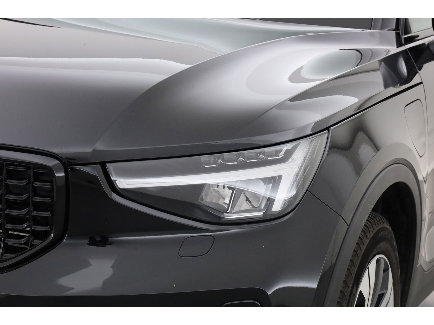 Volvo XC40 1.5 T5 Plug-in hybrid Plus Dark | Pano-dak | Trekhaak | ACC | H&K Audio |  Stoel + stuurverw. | Camera |  Elek. stoelen |