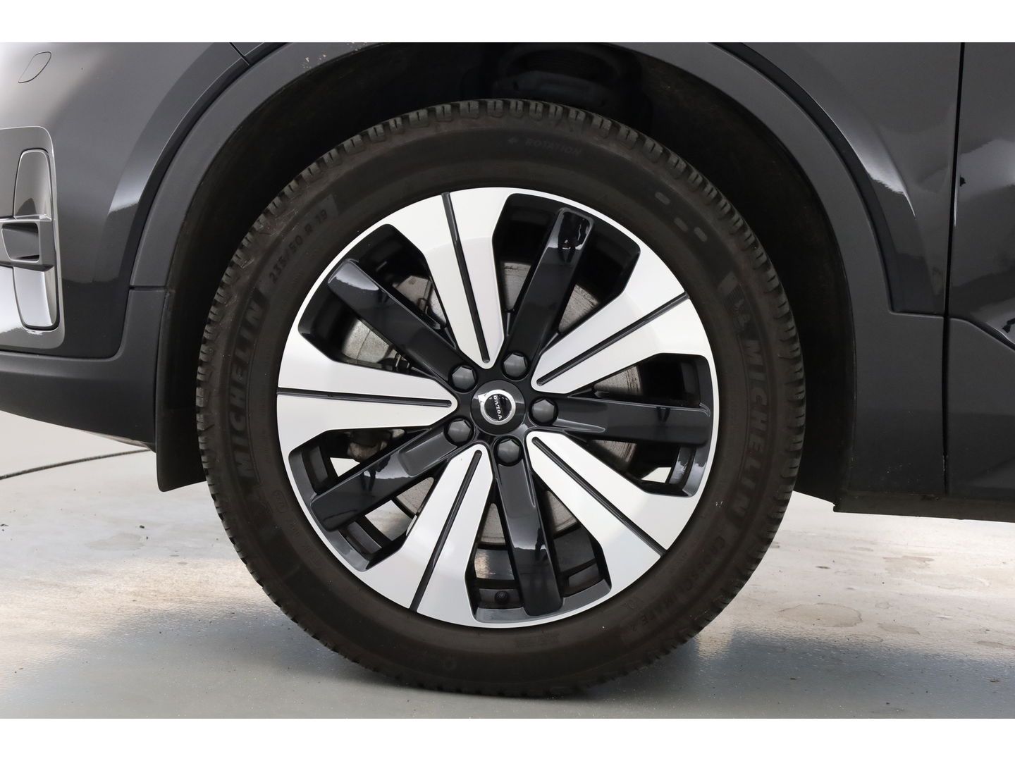 Volvo XC40 1.5 T5 Plug-in hybrid Plus Dark | Pano-dak | Trekhaak | ACC | H&K Audio |  Stoel + stuurverw. | Camera |  Elek. stoelen |