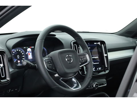 Volvo XC40 1.5 T5 Plug-in hybrid Plus Dark | Pano-dak | Trekhaak | ACC | H&K Audio |  Stoel + stuurverw. | Camera |  Elek. stoelen |