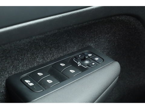 Volvo XC40 1.5 T5 Plug-in hybrid Plus Dark | Pano-dak | Trekhaak | ACC | H&K Audio |  Stoel + stuurverw. | Camera |  Elek. stoelen |