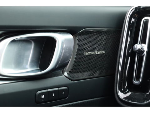 Volvo XC40 1.5 T5 Plug-in hybrid Plus Dark | Pano-dak | Trekhaak | ACC | H&K Audio |  Stoel + stuurverw. | Camera |  Elek. stoelen |