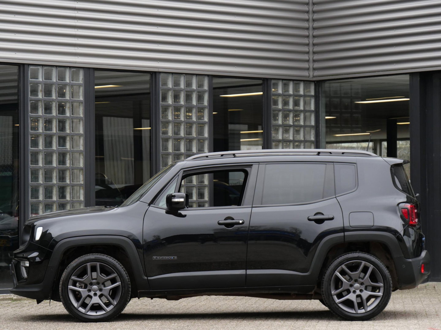 Jeep Renegade 4xe 240 PLUG-IN/ 19INCH/ LEER/ KENWOOD PREMIUM AUDIO/ KEYLESS