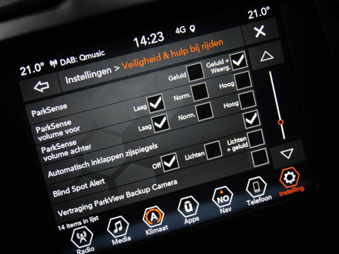 Jeep Renegade 4xe 240 PLUG-IN/ 19INCH/ LEER/ KENWOOD PREMIUM AUDIO/ KEYLESS