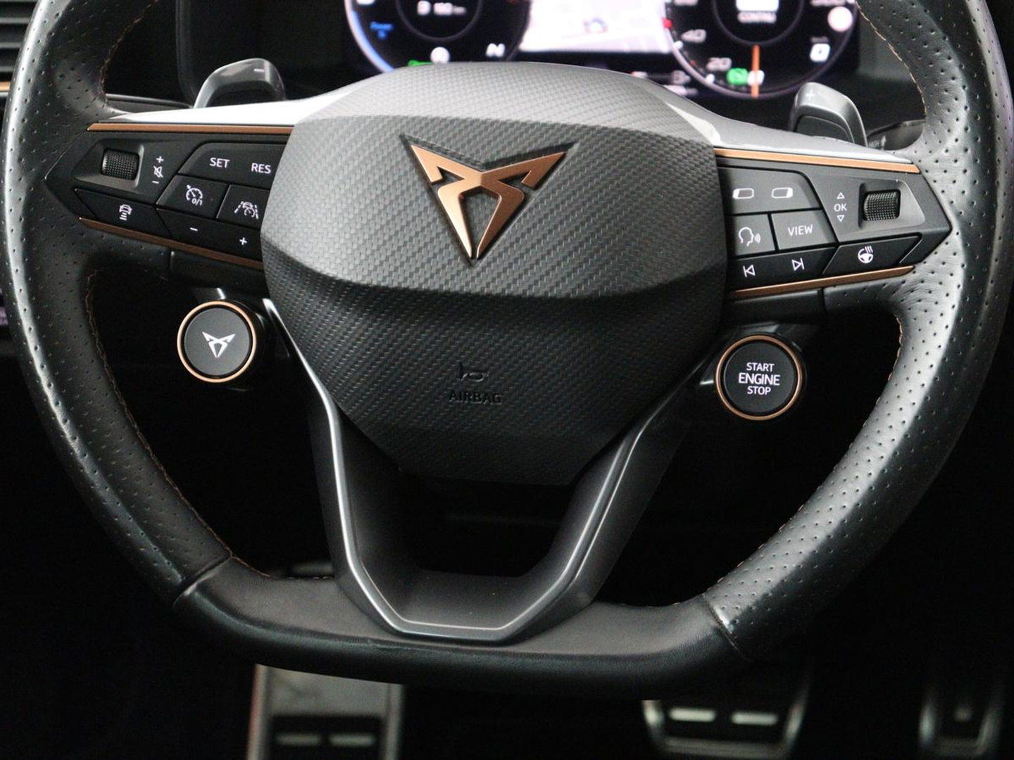 CUPRA Leon 1.4 eHybrid VZ Copper Edition | 245pk | Panoramadak | Stoelverwarming | Camera | Adaptive cruise | Sportstoelen | Sfeerverlichting | Carplay | Navigatie | Keyless | Stuurverwarming | PHEV | Plug In