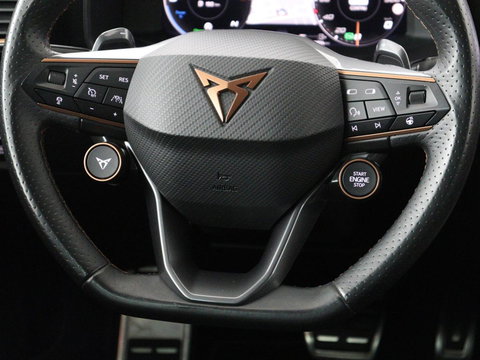 CUPRA Leon 1.4 eHybrid VZ Copper Edition | 245pk | Panoramadak | Stoelverwarming | Camera | Adaptive cruise | Sportstoelen | Sfeerverlichting | Carplay | Navigatie | Keyless | Stuurverwarming | PHEV | Plug In