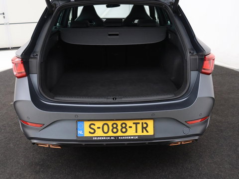 CUPRA Leon 1.4 eHybrid VZ Copper Edition | 245pk | Panoramadak | Stoelverwarming | Camera | Adaptive cruise | Sportstoelen | Sfeerverlichting | Carplay | Navigatie | Keyless | Stuurverwarming | PHEV | Plug In