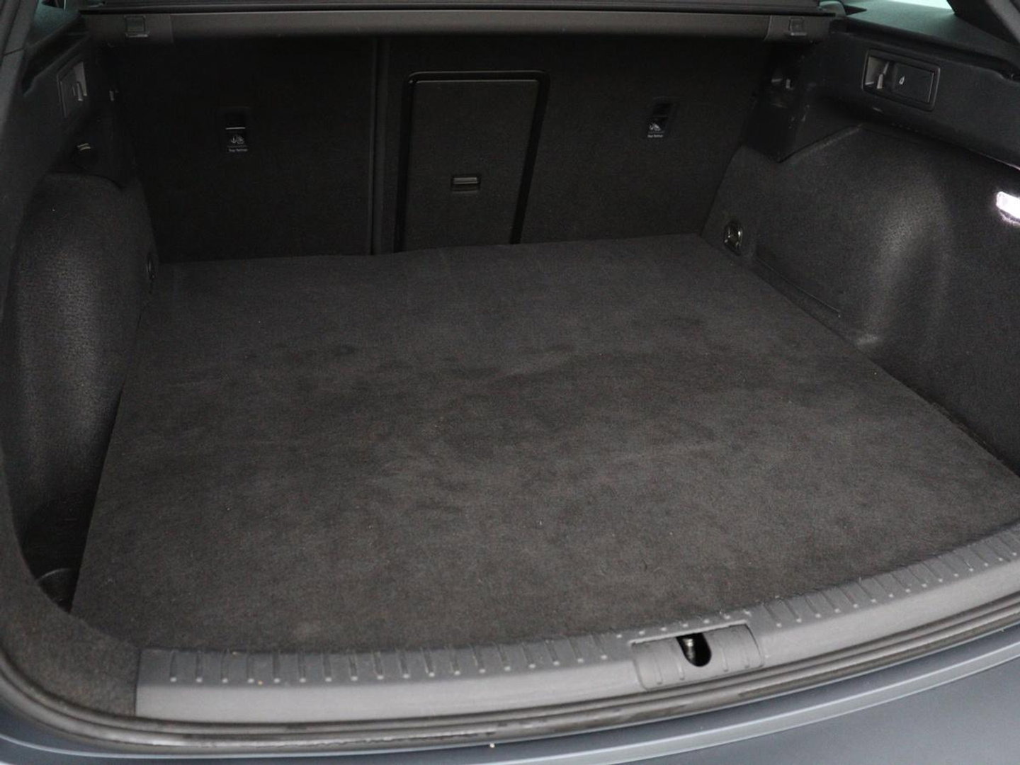 CUPRA Leon 1.4 eHybrid VZ Copper Edition | 245pk | Panoramadak | Stoelverwarming | Camera | Adaptive cruise | Sportstoelen | Sfeerverlichting | Carplay | Navigatie | Keyless | Stuurverwarming | PHEV | Plug In