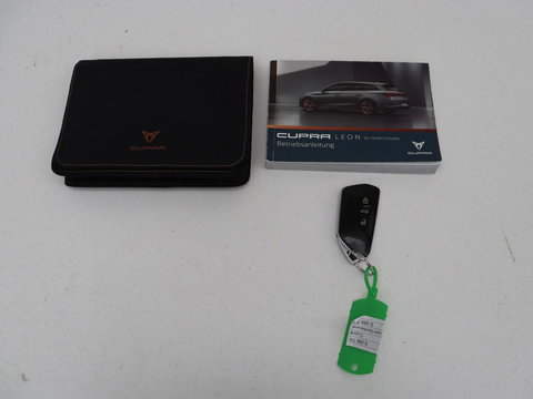 CUPRA Leon 1.4 eHybrid VZ Copper Edition | 245pk | Panoramadak | Stoelverwarming | Camera | Adaptive cruise | Sportstoelen | Sfeerverlichting | Carplay | Navigatie | Keyless | Stuurverwarming | PHEV | Plug In