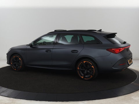 CUPRA Leon 1.4 eHybrid VZ Copper Edition | 245pk | Panoramadak | Stoelverwarming | Camera | Adaptive cruise | Sportstoelen | Sfeerverlichting | Carplay | Navigatie | Keyless | Stuurverwarming | PHEV | Plug In