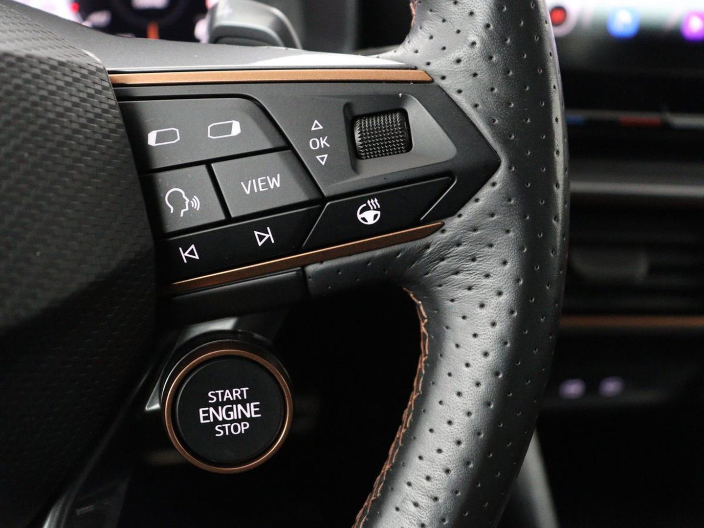 CUPRA Leon 1.4 eHybrid VZ Copper Edition | 245pk | Panoramadak | Stoelverwarming | Camera | Adaptive cruise | Sportstoelen | Sfeerverlichting | Carplay | Navigatie | Keyless | Stuurverwarming | PHEV | Plug In