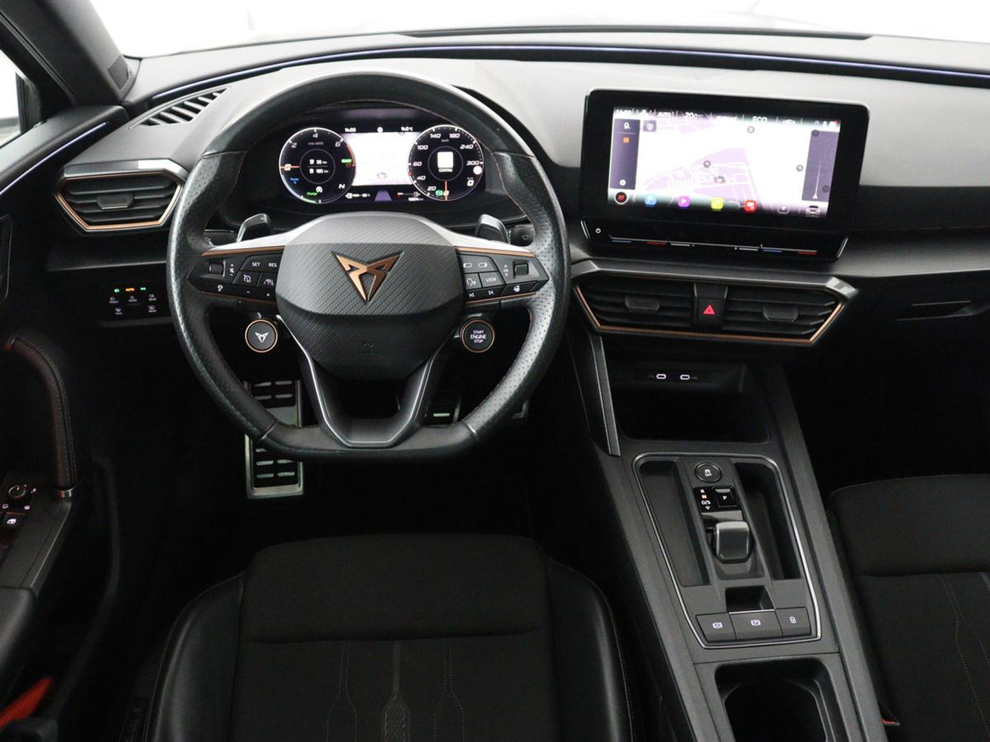 CUPRA Leon 1.4 eHybrid VZ Copper Edition | 245pk | Panoramadak | Stoelverwarming | Camera | Adaptive cruise | Sportstoelen | Sfeerverlichting | Carplay | Navigatie | Keyless | Stuurverwarming | PHEV | Plug In