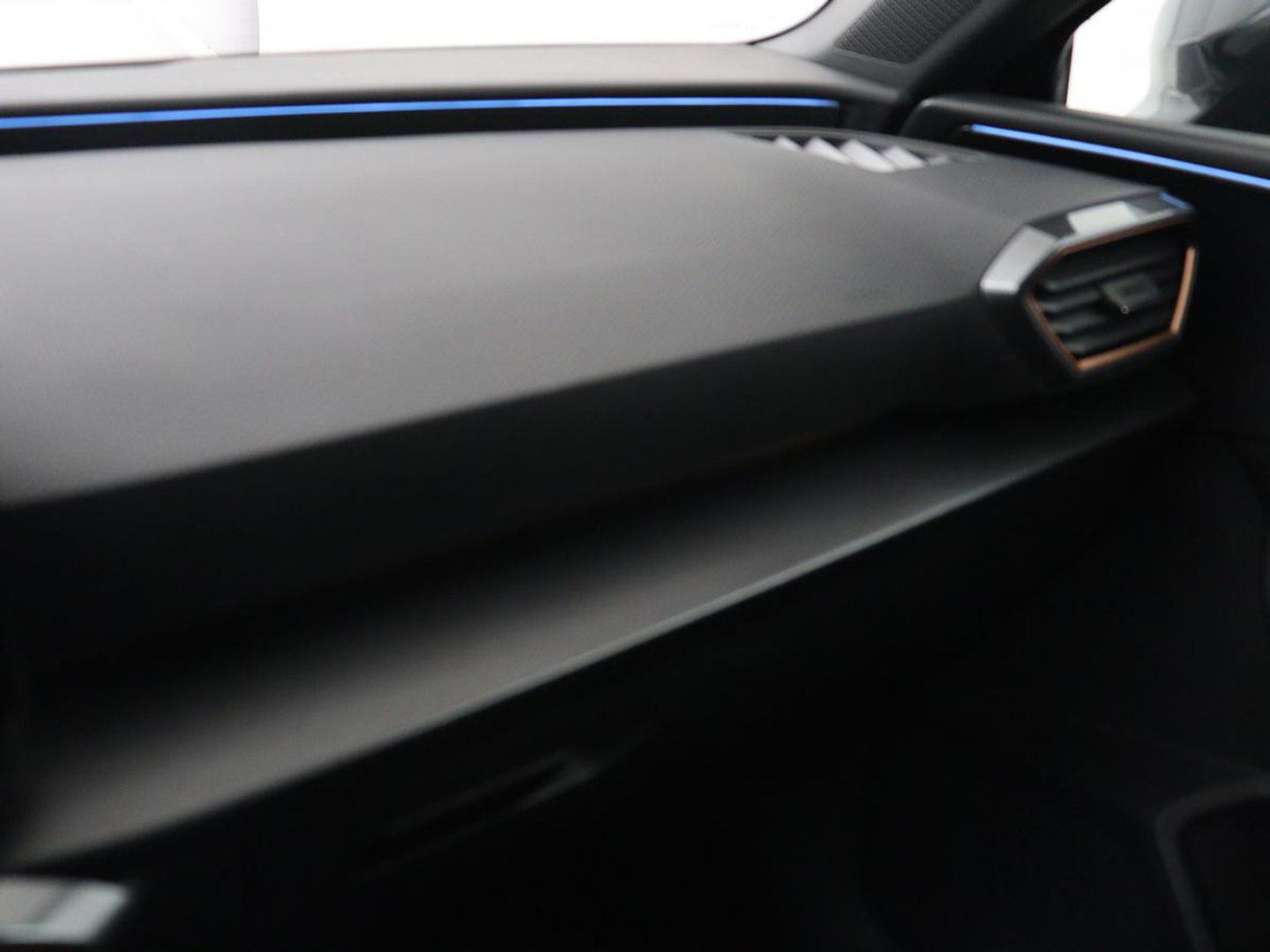 CUPRA Leon 1.4 eHybrid VZ Copper Edition | 245pk | Panoramadak | Stoelverwarming | Camera | Adaptive cruise | Sportstoelen | Sfeerverlichting | Carplay | Navigatie | Keyless | Stuurverwarming | PHEV | Plug In