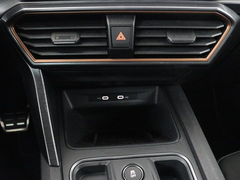 CUPRA Leon 1.4 eHybrid VZ Copper Edition | 245pk | Panoramadak | Stoelverwarming | Camera | Adaptive cruise | Sportstoelen | Sfeerverlichting | Carplay | Navigatie | Keyless | Stuurverwarming | PHEV | Plug In