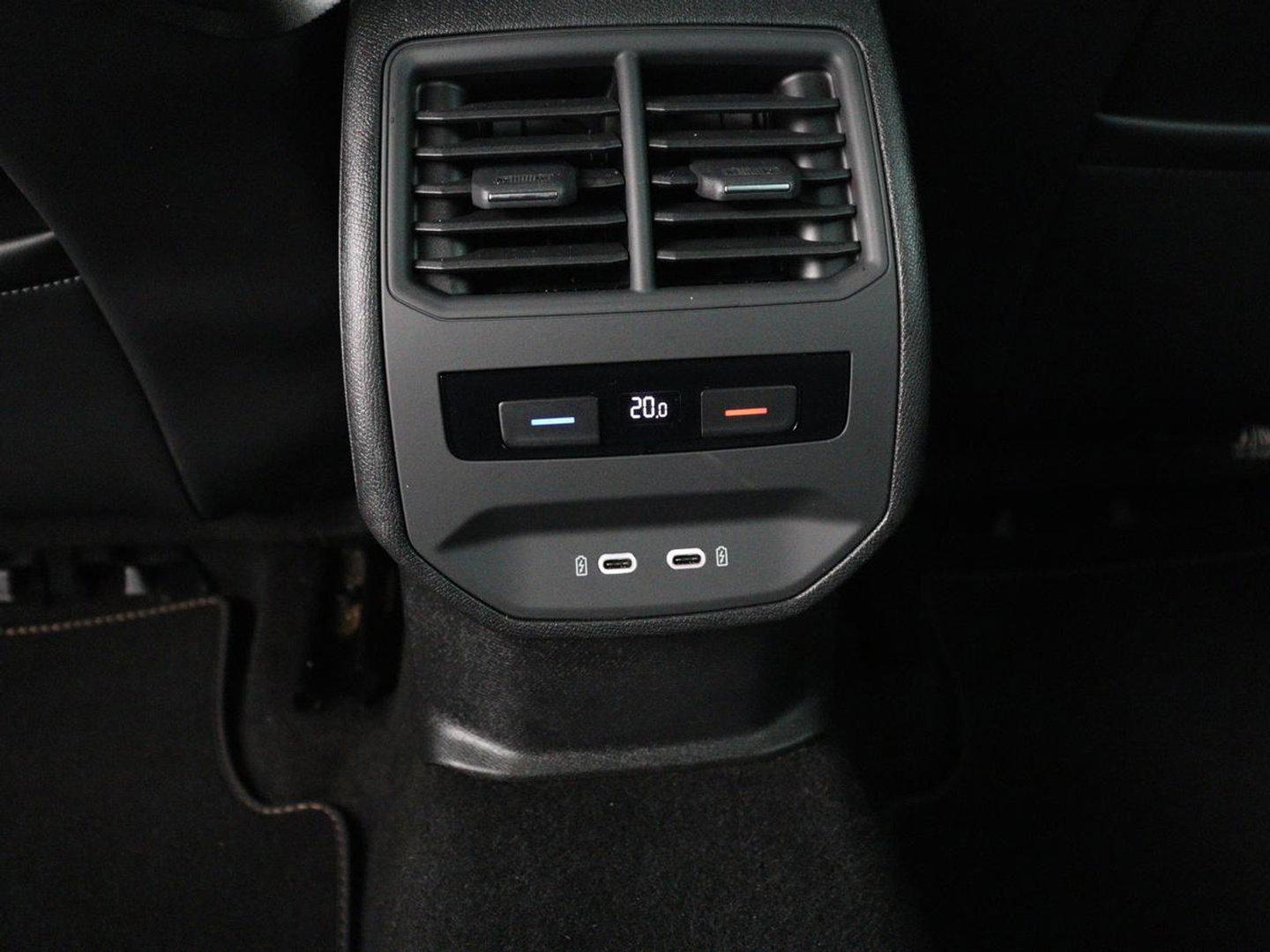 CUPRA Leon 1.4 eHybrid VZ Copper Edition | 245pk | Panoramadak | Stoelverwarming | Camera | Adaptive cruise | Sportstoelen | Sfeerverlichting | Carplay | Navigatie | Keyless | Stuurverwarming | PHEV | Plug In