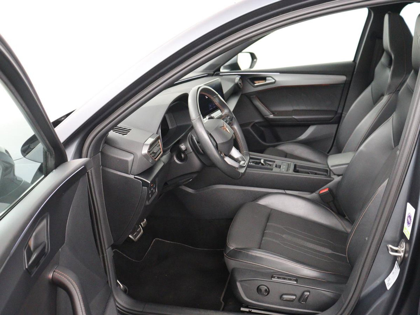 CUPRA Leon 1.4 eHybrid VZ Copper Edition | 245pk | Panoramadak | Stoelverwarming | Camera | Adaptive cruise | Sportstoelen | Sfeerverlichting | Carplay | Navigatie | Keyless | Stuurverwarming | PHEV | Plug In