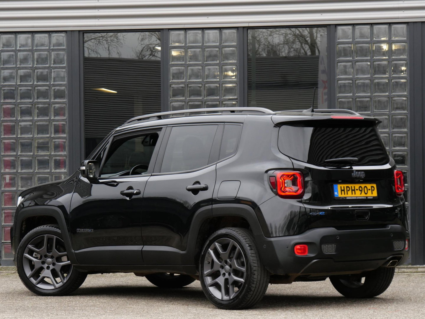 Jeep Renegade 4xe 240 PLUG-IN/ 19INCH/ LEER/ KENWOOD PREMIUM AUDIO/ KEYLESS