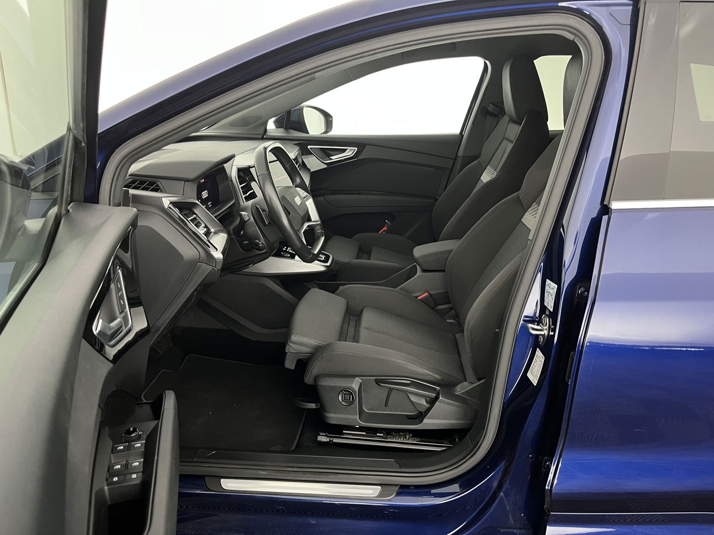 Audi Q4 e-tron 40 Advanced edition 77 kWh [ 3-Fase ] {SOH-92%} (INCL.BTW) Aut.*HEAT-PUMP | NAVI-FULLMAP | MATRIX-LED | KEYLESS | AUDI-SOUND |  DIGI-COCKPIT | DAB | CARPLAY | HEATED-SPORTSEATS | PRIVACYGLASS | CRUISE | 19''ALU*