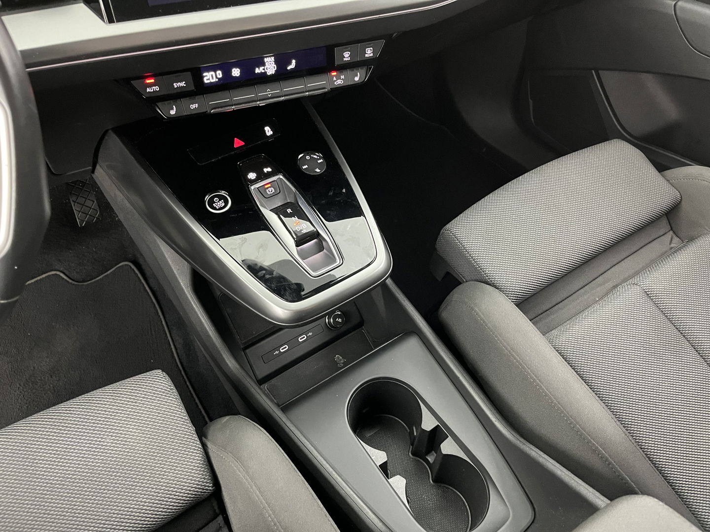 Audi Q4 e-tron 40 Advanced edition 77 kWh [ 3-Fase ] {SOH-92%} (INCL.BTW) Aut.*HEAT-PUMP | NAVI-FULLMAP | MATRIX-LED | KEYLESS | AUDI-SOUND |  DIGI-COCKPIT | DAB | CARPLAY | HEATED-SPORTSEATS | PRIVACYGLASS | CRUISE | 19''ALU*