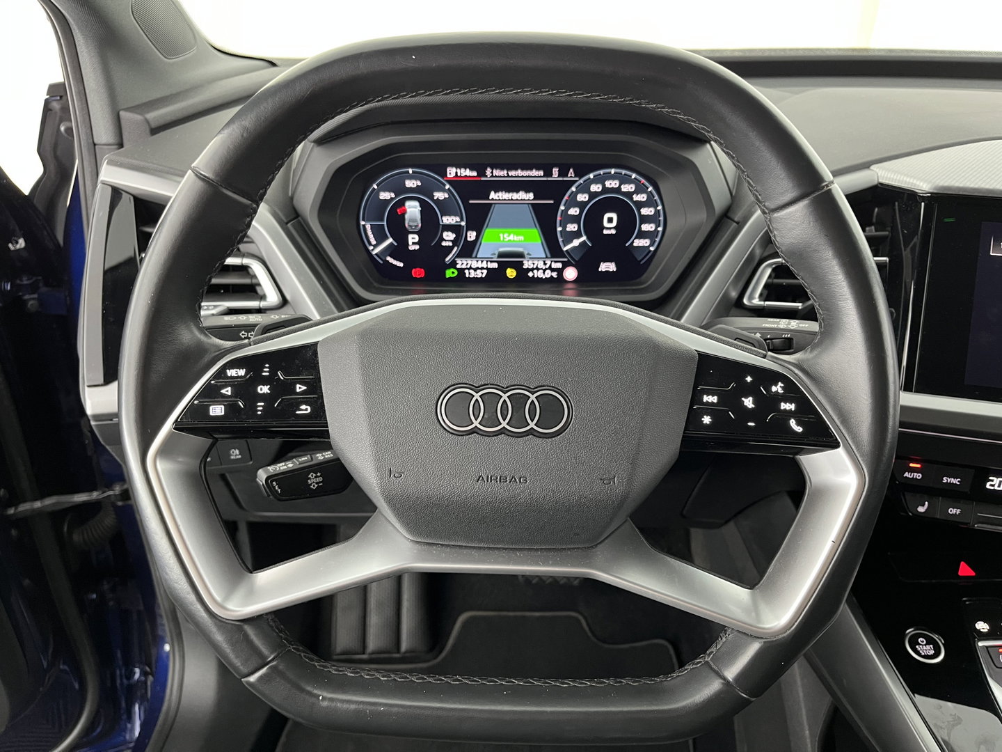 Audi Q4 e-tron 40 Advanced edition 77 kWh [ 3-Fase ] {SOH-92%} (INCL.BTW) Aut.*HEAT-PUMP | NAVI-FULLMAP | MATRIX-LED | KEYLESS | AUDI-SOUND |  DIGI-COCKPIT | DAB | CARPLAY | HEATED-SPORTSEATS | PRIVACYGLASS | CRUISE | 19''ALU*