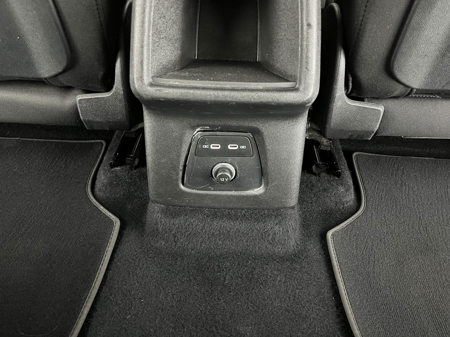 Audi Q4 e-tron 40 Advanced edition 77 kWh [ 3-Fase ] {SOH-92%} (INCL.BTW) Aut.*HEAT-PUMP | NAVI-FULLMAP | MATRIX-LED | KEYLESS | AUDI-SOUND |  DIGI-COCKPIT | DAB | CARPLAY | HEATED-SPORTSEATS | PRIVACYGLASS | CRUISE | 19''ALU*