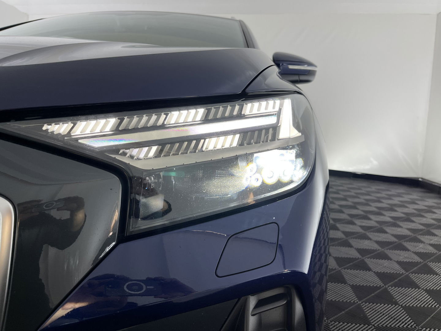 Audi Q4 e-tron 40 Advanced edition 77 kWh [ 3-Fase ] {SOH-92%} (INCL.BTW) Aut.*HEAT-PUMP | NAVI-FULLMAP | MATRIX-LED | KEYLESS | AUDI-SOUND |  DIGI-COCKPIT | DAB | CARPLAY | HEATED-SPORTSEATS | PRIVACYGLASS | CRUISE | 19''ALU*