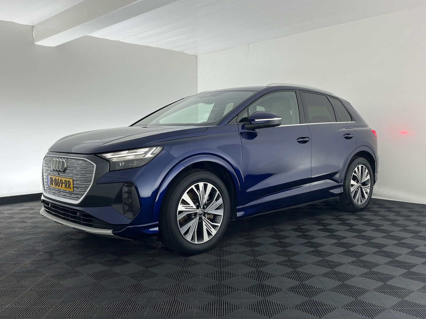 Audi Q4 e-tron 40 Advanced edition 77 kWh [ 3-Fase ] {SOH-92%} (INCL.BTW) Aut.*HEAT-PUMP | NAVI-FULLMAP | MATRIX-LED | KEYLESS | AUDI-SOUND |  DIGI-COCKPIT | DAB | CARPLAY | HEATED-SPORTSEATS | PRIVACYGLASS | CRUISE | 19''ALU*