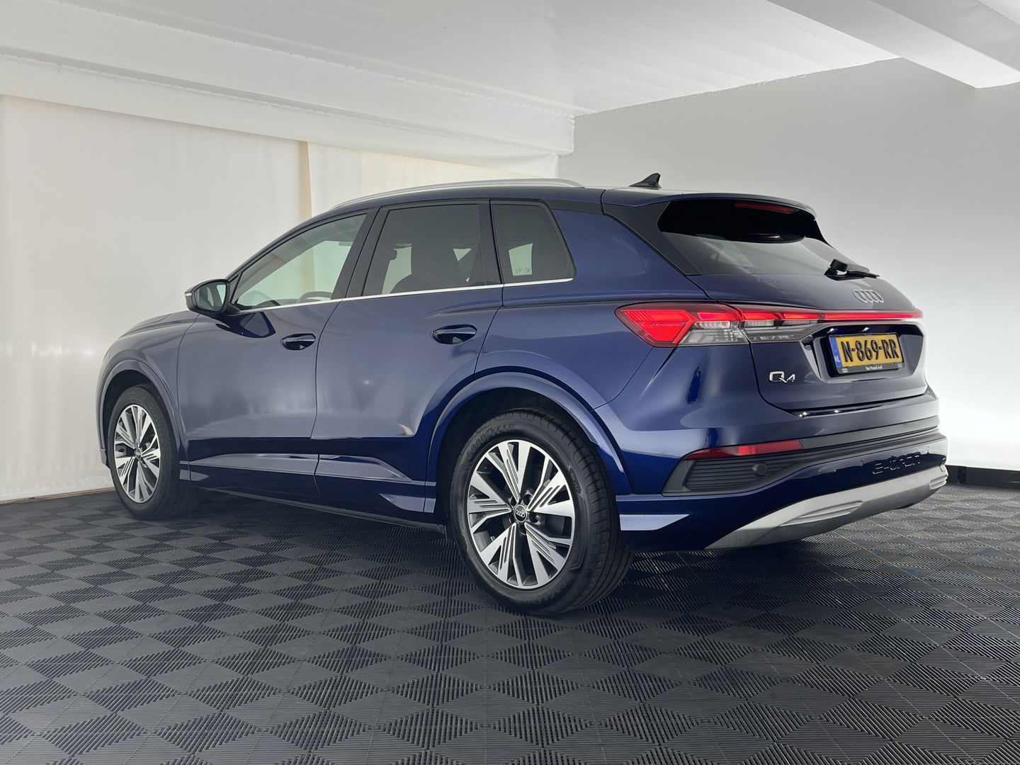 Audi Q4 e-tron 40 Advanced edition 77 kWh [ 3-Fase ] {SOH-92%} (INCL.BTW) Aut.*HEAT-PUMP | NAVI-FULLMAP | MATRIX-LED | KEYLESS | AUDI-SOUND |  DIGI-COCKPIT | DAB | CARPLAY | HEATED-SPORTSEATS | PRIVACYGLASS | CRUISE | 19''ALU*