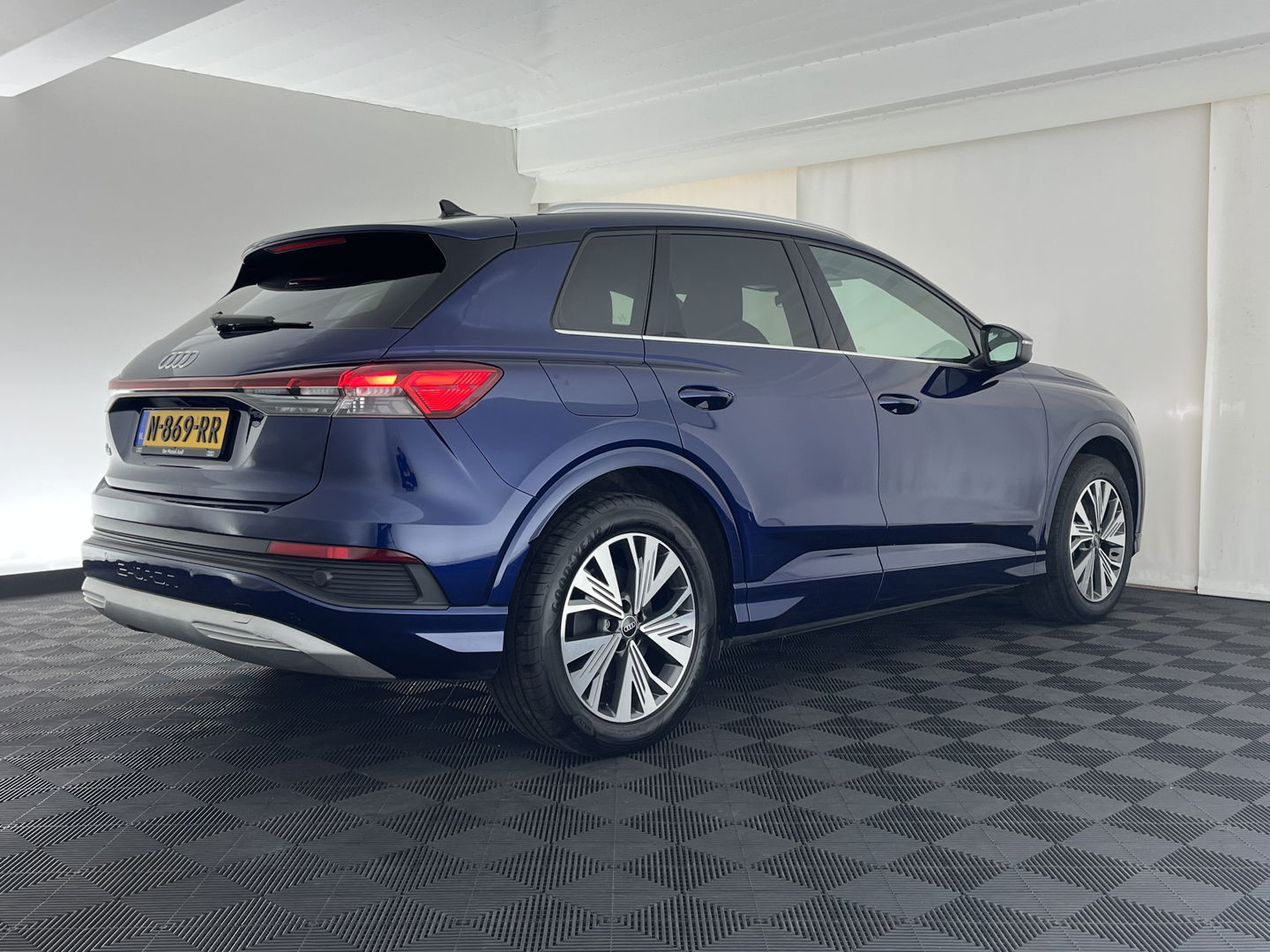 Audi Q4 e-tron 40 Advanced edition 77 kWh [ 3-Fase ] {SOH-92%} (INCL.BTW) Aut.*HEAT-PUMP | NAVI-FULLMAP | MATRIX-LED | KEYLESS | AUDI-SOUND |  DIGI-COCKPIT | DAB | CARPLAY | HEATED-SPORTSEATS | PRIVACYGLASS | CRUISE | 19''ALU*