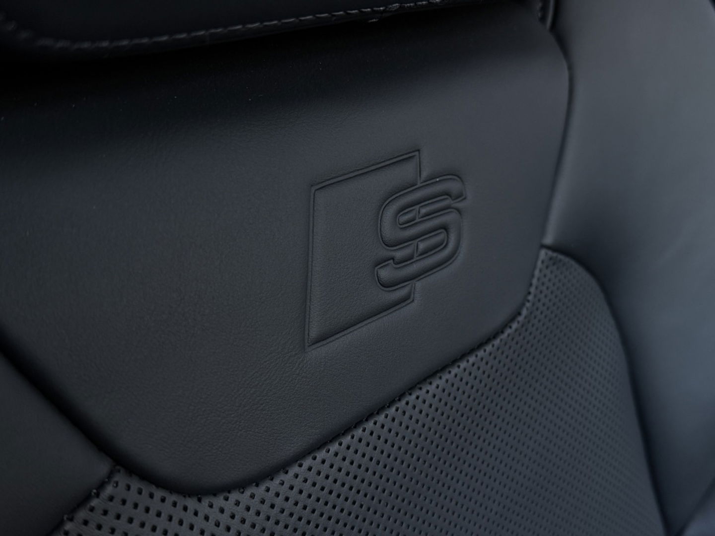 Audi A8 60 TFSIe 449PK Quattro / B&O / Laser / Massage