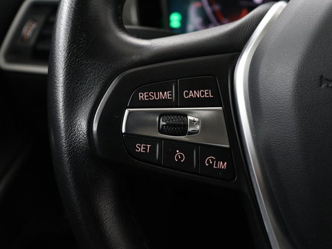 BMW 3-serie 320i Executive Edition | Panoramadak | Carplay | Navigatie | Live Cockpit | Full LED | Parkeerhulp | Cruise control | Climate control