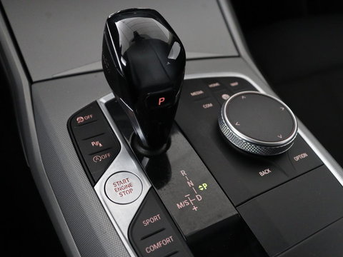 BMW 3-serie 320i Executive Edition | Panoramadak | Carplay | Navigatie | Live Cockpit | Full LED | Parkeerhulp | Cruise control | Climate control