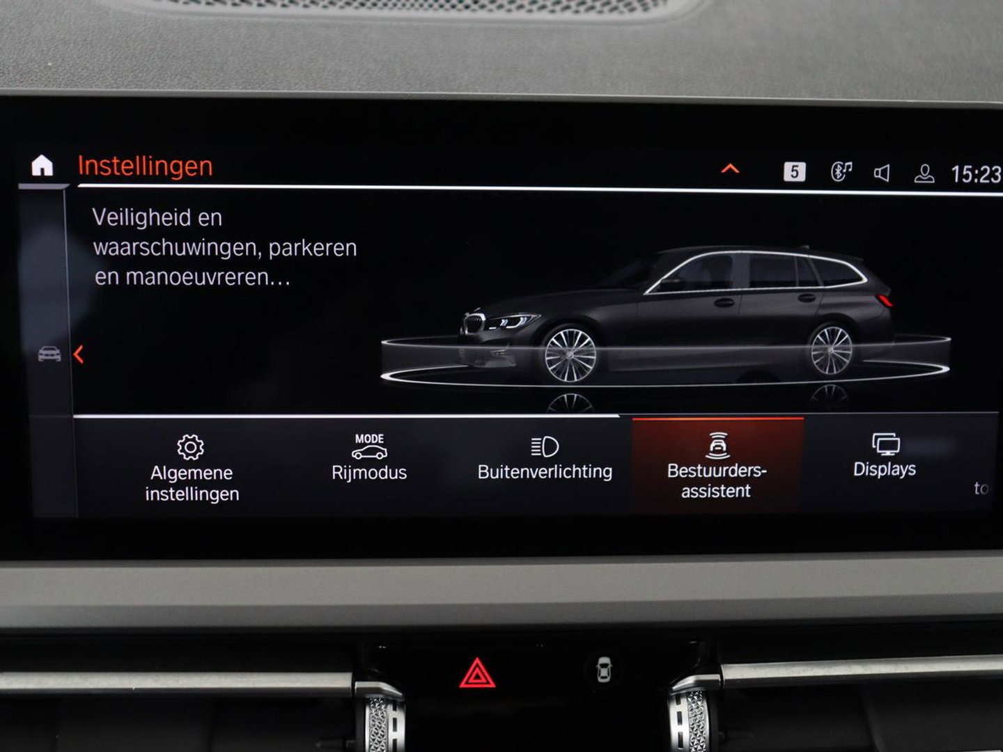 BMW 3-serie 320i Executive Edition | Panoramadak | Carplay | Navigatie | Live Cockpit | Full LED | Parkeerhulp | Cruise control | Climate control