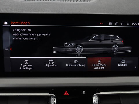 BMW 3-serie 320i Executive Edition | Panoramadak | Carplay | Navigatie | Live Cockpit | Full LED | Parkeerhulp | Cruise control | Climate control