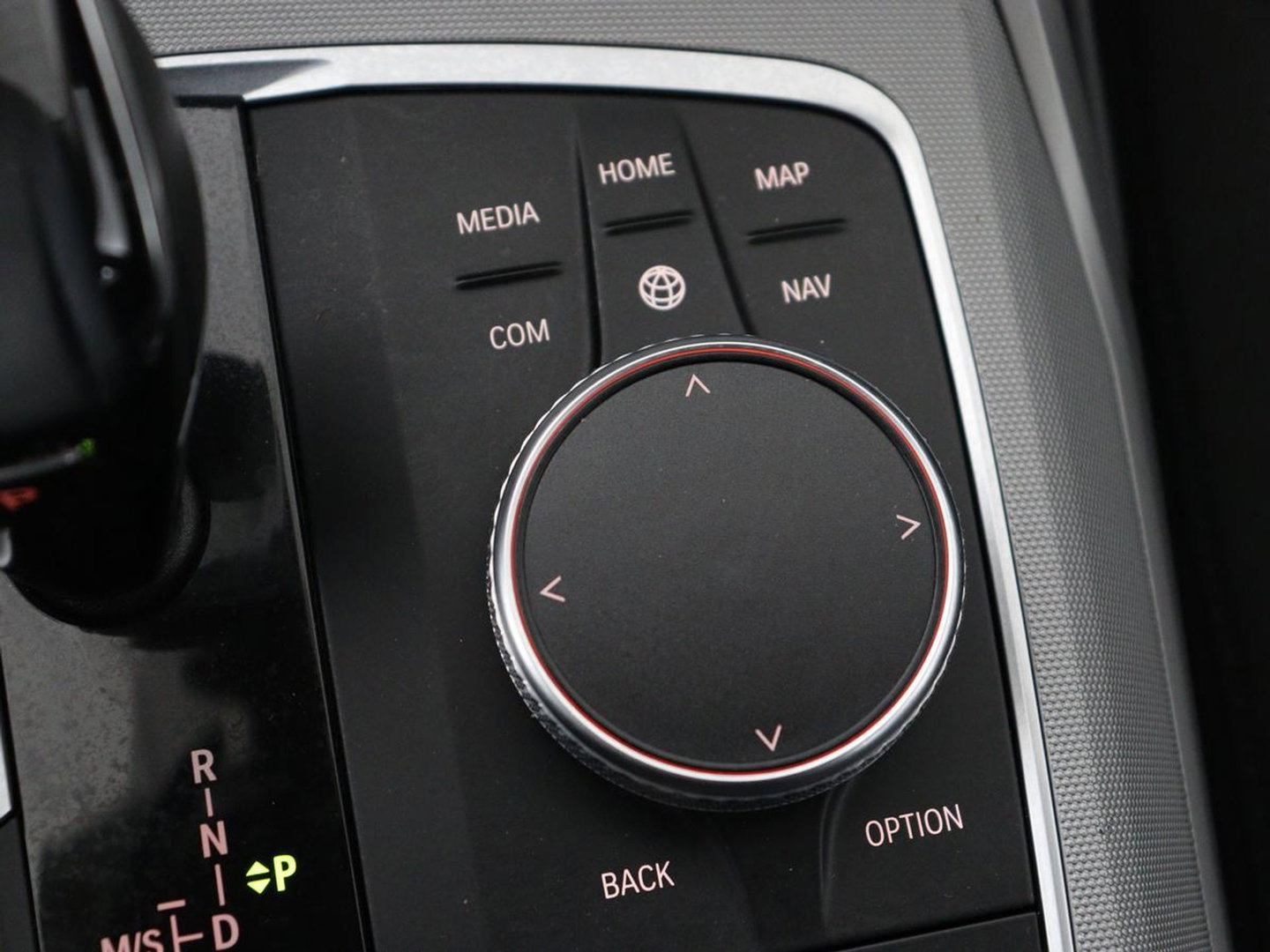 BMW 3-serie 320i Executive Edition | Panoramadak | Carplay | Navigatie | Live Cockpit | Full LED | Parkeerhulp | Cruise control | Climate control