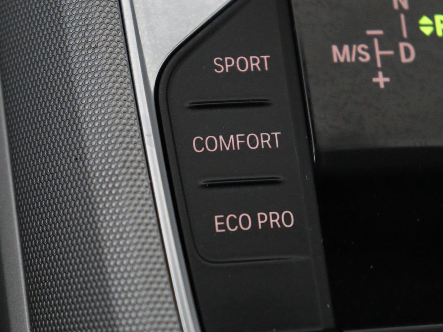 BMW 3-serie 320i Executive Edition | Panoramadak | Carplay | Navigatie | Live Cockpit | Full LED | Parkeerhulp | Cruise control | Climate control