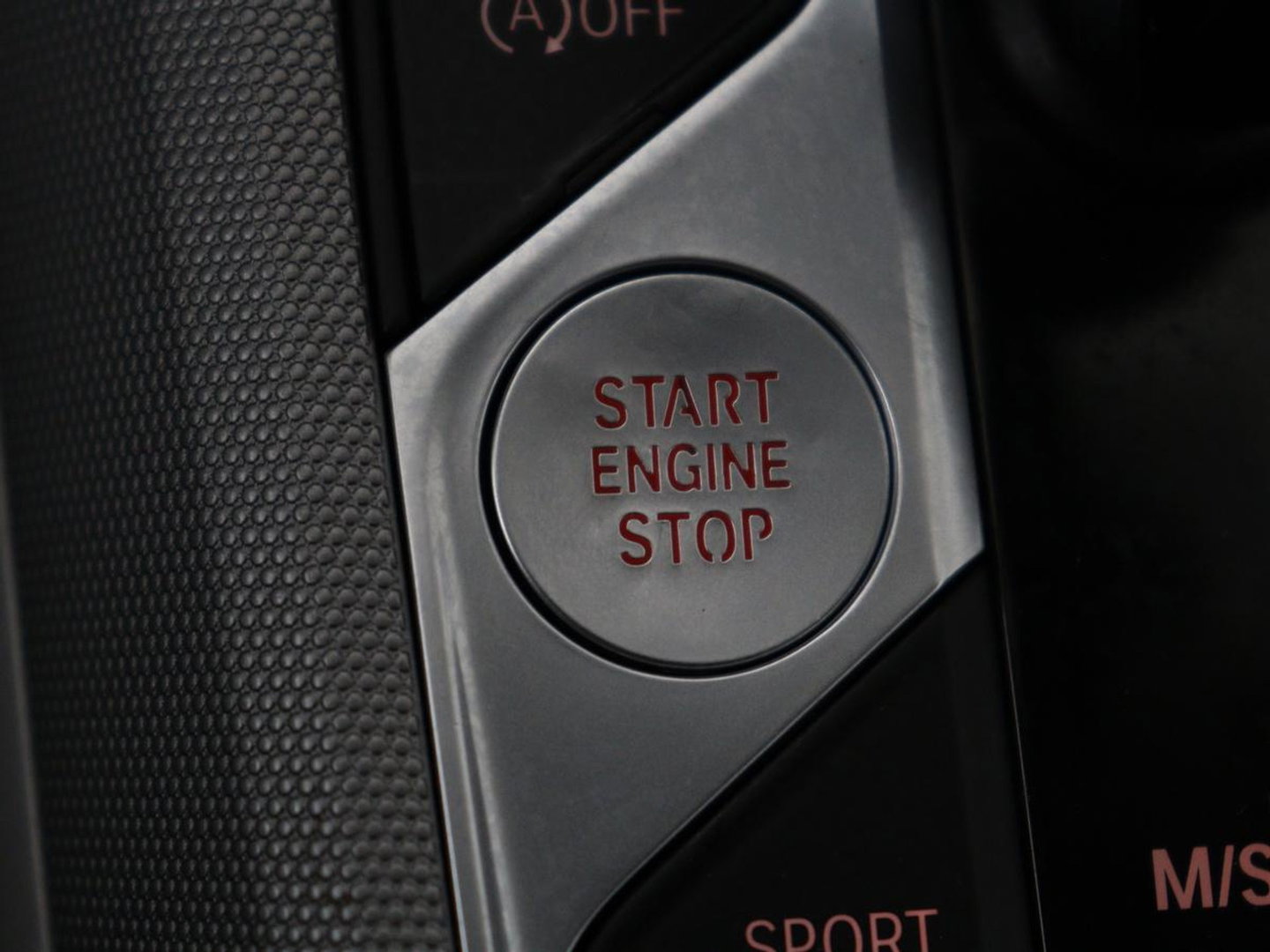 BMW 3-serie 320i Executive Edition | Panoramadak | Carplay | Navigatie | Live Cockpit | Full LED | Parkeerhulp | Cruise control | Climate control