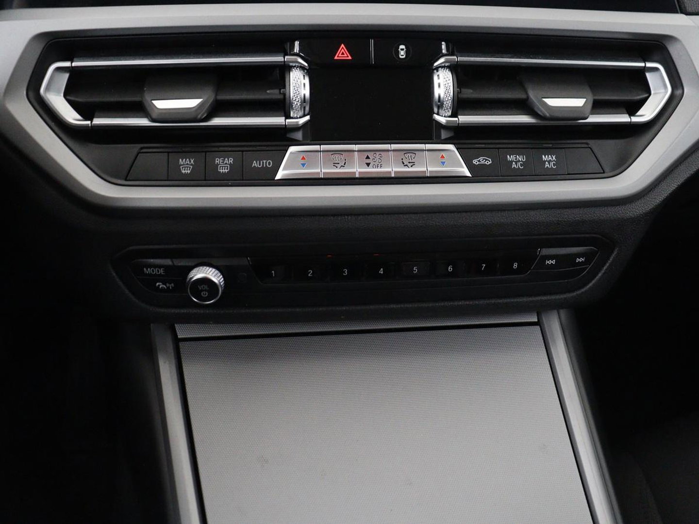 BMW 3-serie 320i Executive Edition | Panoramadak | Carplay | Navigatie | Live Cockpit | Full LED | Parkeerhulp | Cruise control | Climate control