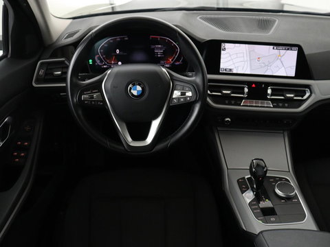 BMW 3-serie 320i Executive Edition | Panoramadak | Carplay | Navigatie | Live Cockpit | Full LED | Parkeerhulp | Cruise control | Climate control