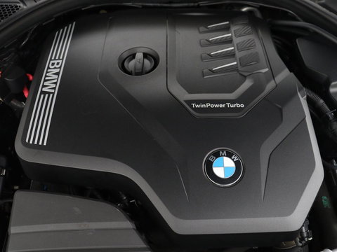 BMW 3-serie 320i Executive Edition | Panoramadak | Carplay | Navigatie | Live Cockpit | Full LED | Parkeerhulp | Cruise control | Climate control