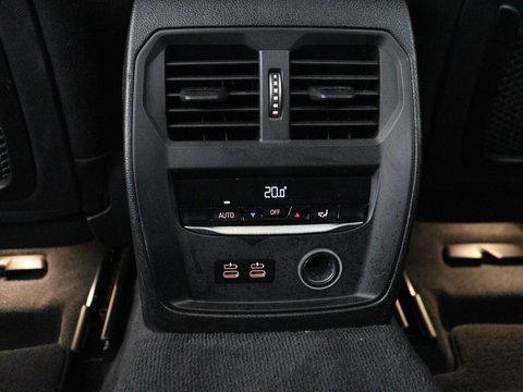 BMW 3-serie 320i Executive Edition | Panoramadak | Carplay | Navigatie | Live Cockpit | Full LED | Parkeerhulp | Cruise control | Climate control