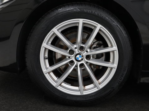 BMW 3-serie 320i Executive Edition | Panoramadak | Carplay | Navigatie | Live Cockpit | Full LED | Parkeerhulp | Cruise control | Climate control