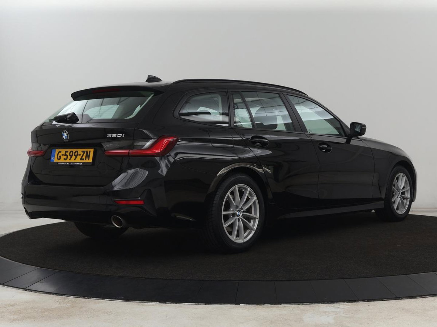 BMW 3-serie 320i Executive Edition | Panoramadak | Carplay | Navigatie | Live Cockpit | Full LED | Parkeerhulp | Cruise control | Climate control