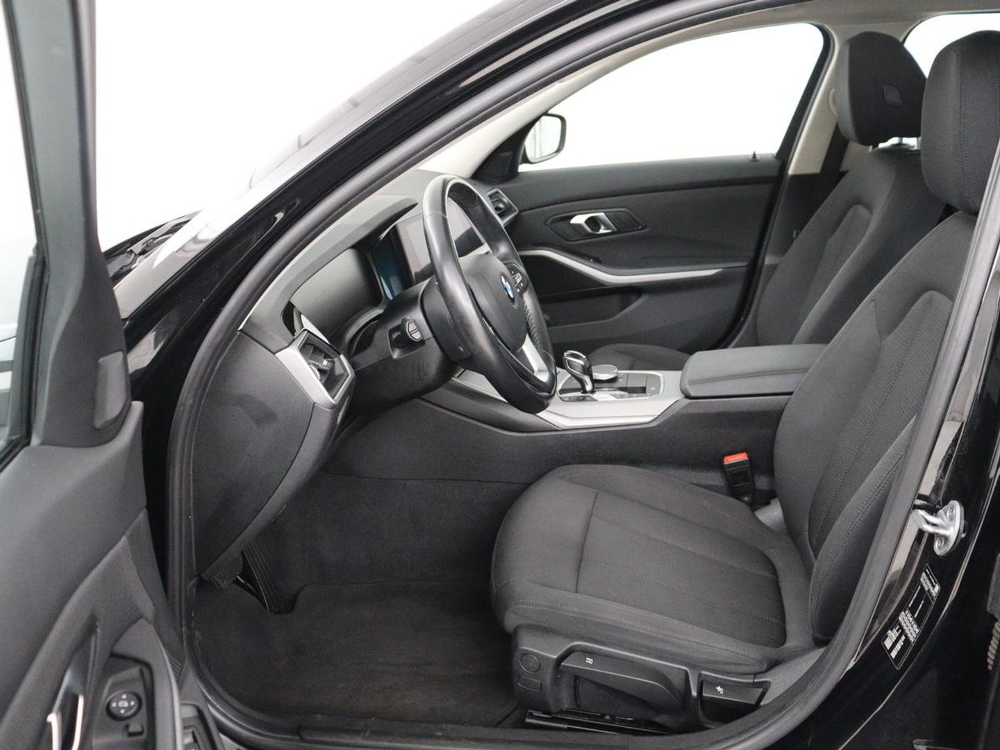 BMW 3-serie 320i Executive Edition | Panoramadak | Carplay | Navigatie | Live Cockpit | Full LED | Parkeerhulp | Cruise control | Climate control