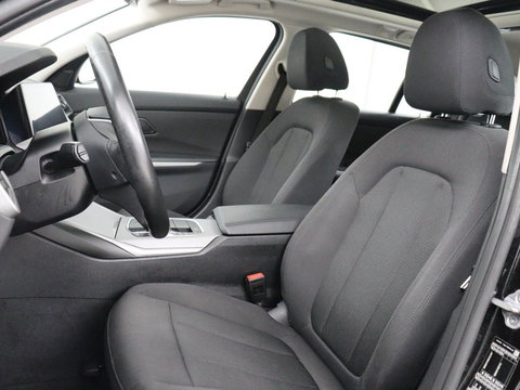 BMW 3-serie 320i Executive Edition | Panoramadak | Carplay | Navigatie | Live Cockpit | Full LED | Parkeerhulp | Cruise control | Climate control